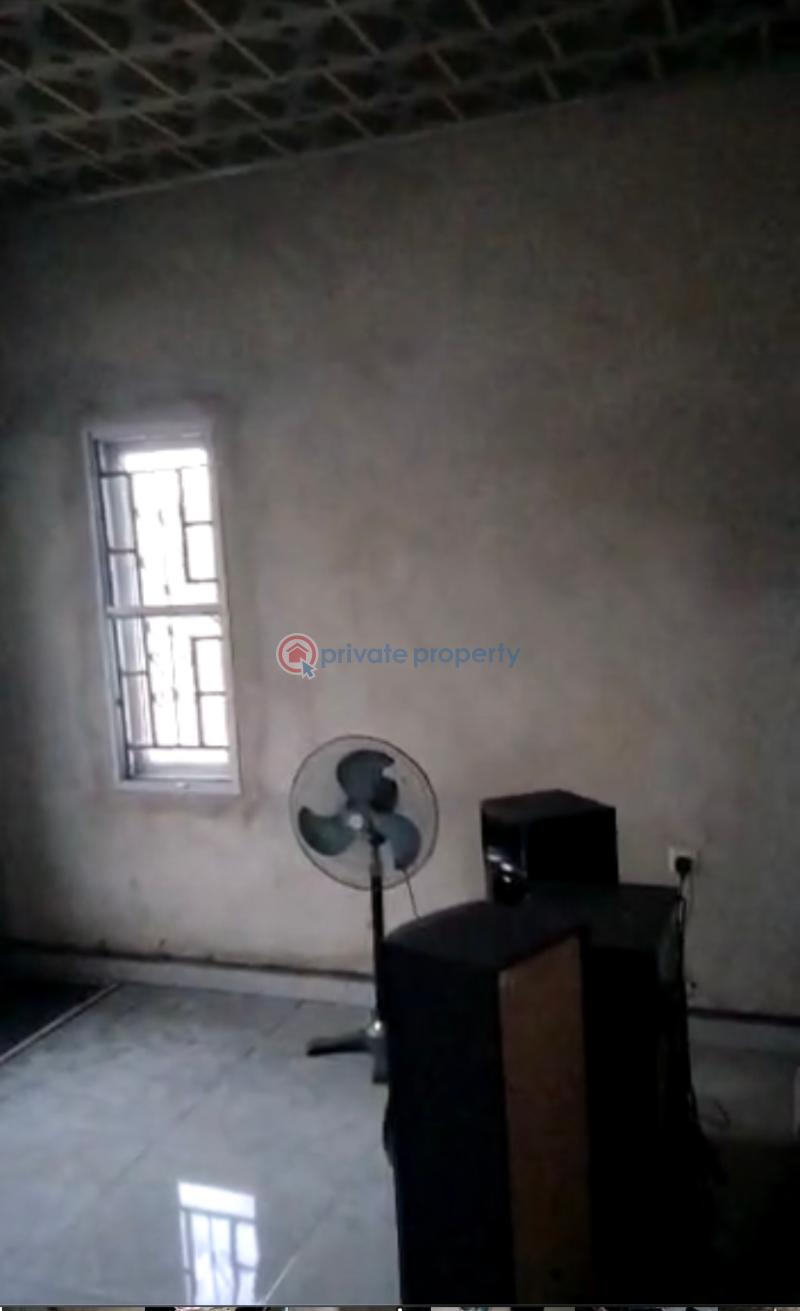 For sale 3 bedroom Bungalow Alabama Street,mbodo Aluu. Port Harcourt