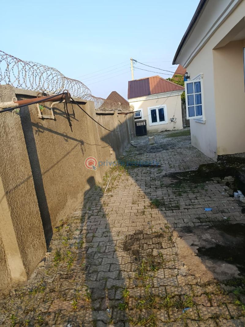 4 bedroom Detached Bungalow For Sale Osilama Garden Estate, Off Amac Market Lugbe Abuja Phase 4  - 2
