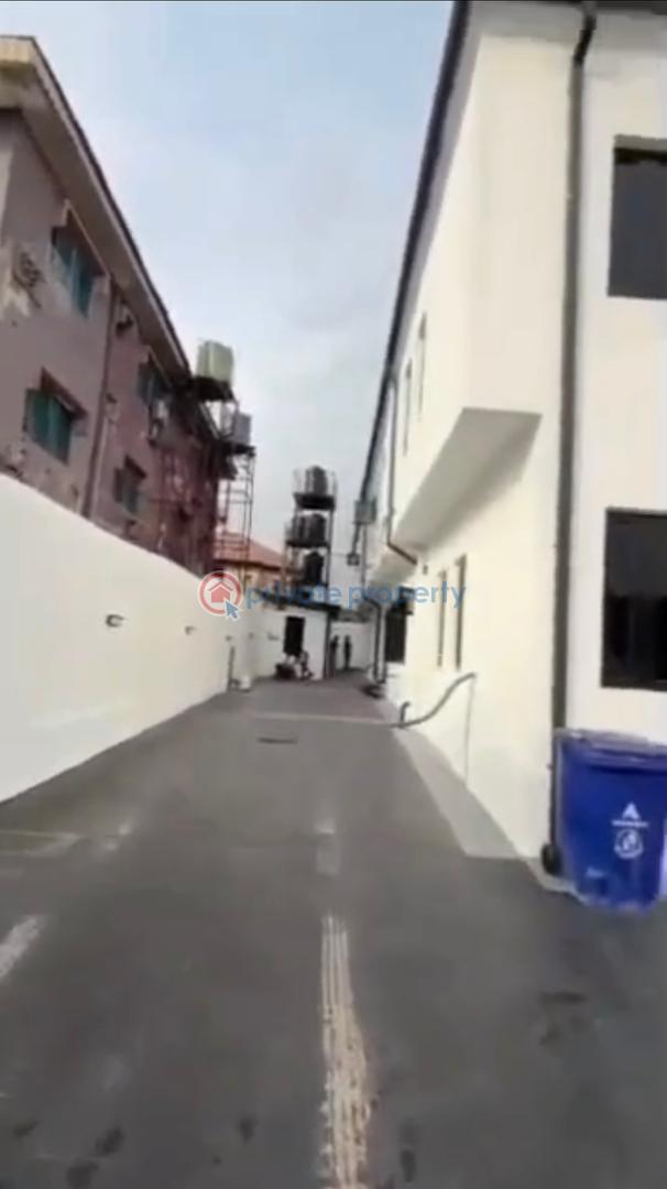 3 bedroom Block Of Flats For Sale Ifako Gbagada Lagos - 3