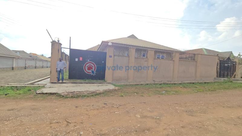 3 bedroom Semi detached Bungalow For Sale Temidire Estate, Ologuneru Area, Off Eleyele–ologuneru Road, Ibadan. Eleyele Ibadan Oyo - 2