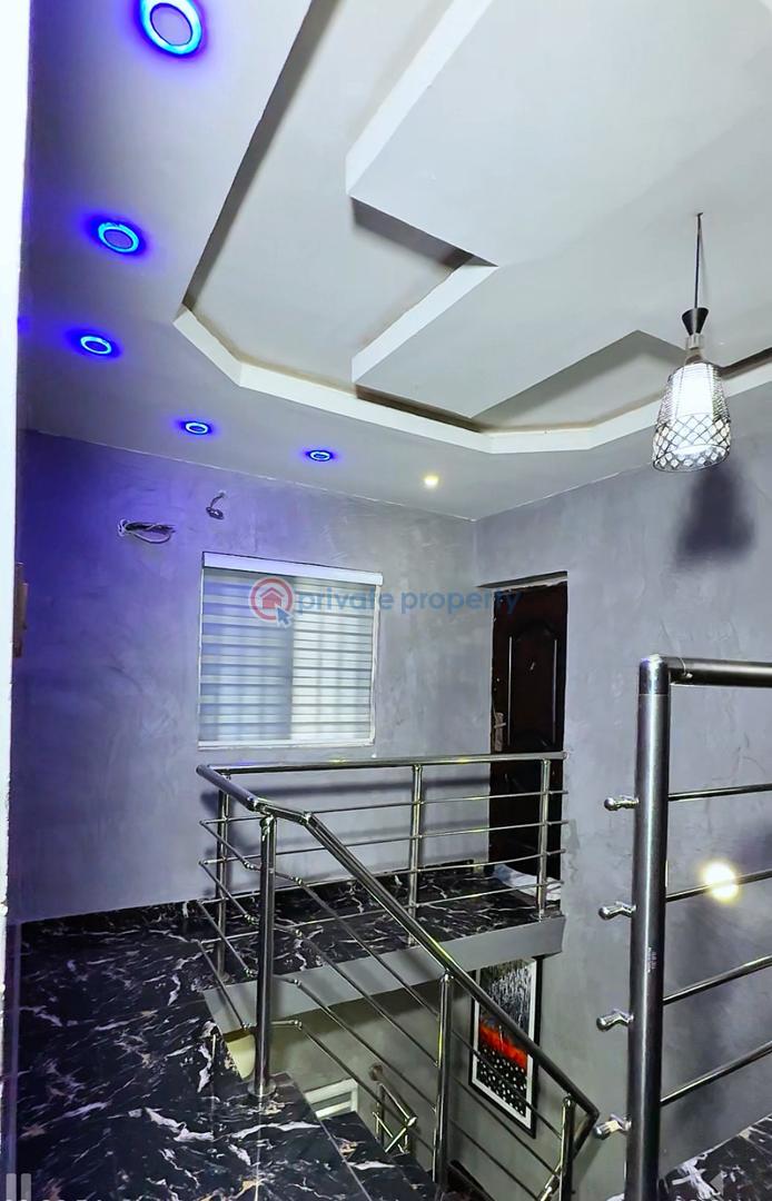 3 bedroom Semi detached Duplex For Rent Bickerteth Estate Onike Yaba Lagos - 4