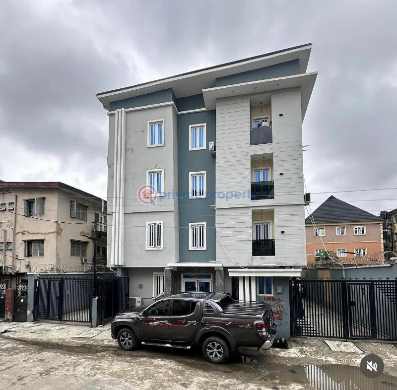 3 bedroom spacious apartment at surulere lagos - 1 3 bedroom Block Of Flats For Sale Ogunlana Surulere Lagos - 1