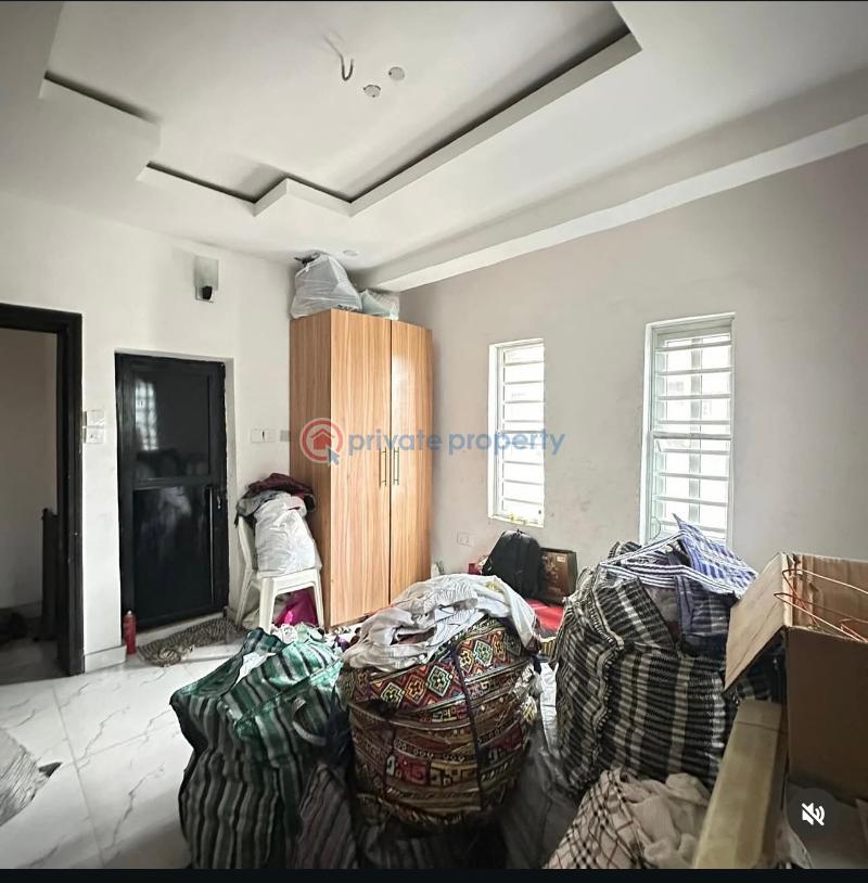 3 bedroom spacious apartment at surulere lagos - 8 3 bedroom Block Of Flats For Sale Ogunlana Surulere Lagos - 8