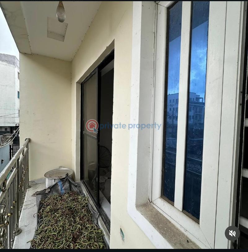 3 bedroom spacious apartment at surulere lagos - 4 3 bedroom Block Of Flats For Sale Ogunlana Surulere Lagos - 4
