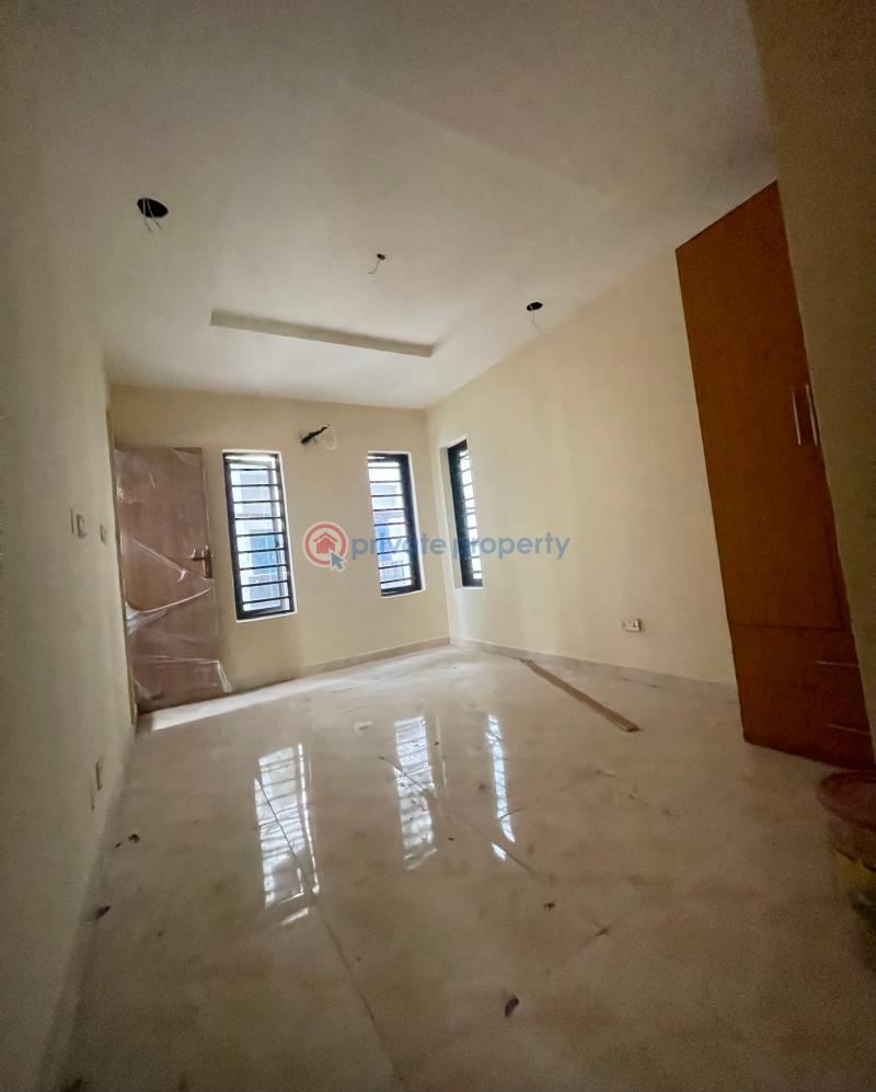 3 bedroom Block Of Flats For Sale Jibowu Yaba Lagos - 3