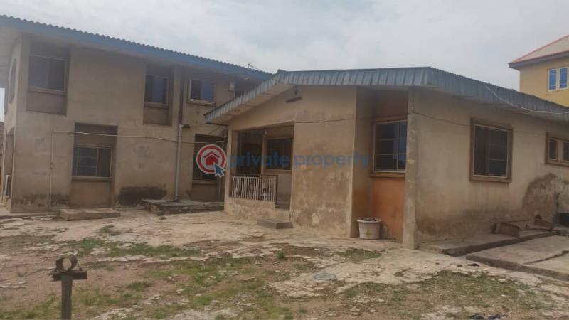 3 bedroom Block Of Flats For Sale Solomon Ogunbayo Memorial Estate Odo Ona Kekere Ibadan Oyo - 1