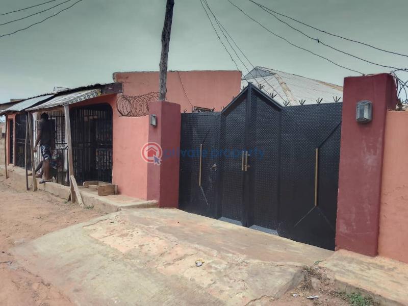 For sale 3 bedroom Bungalow Robert Court Mfm Area, Tanke Ilorin Kwara