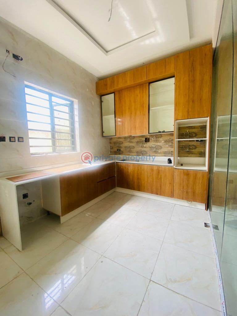 For sale 3 bedroom Terraced Duplex Berra Estate Chevron Drive Lekki