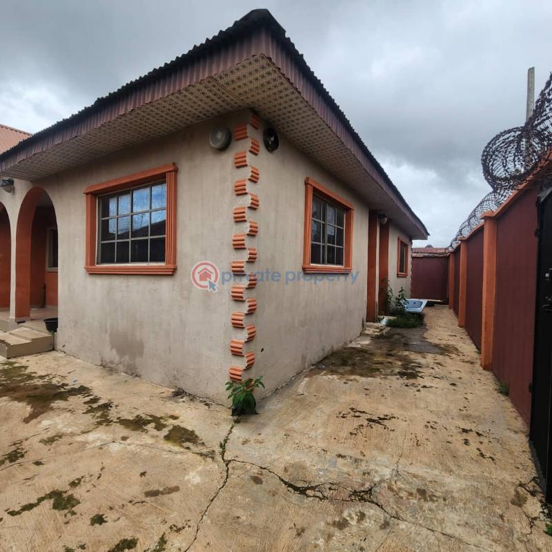 3 bedroom Block Of Flats For Sale Akuru, Elebu, Oluyole Extension Ibadan. Ibadan Oyo - 14