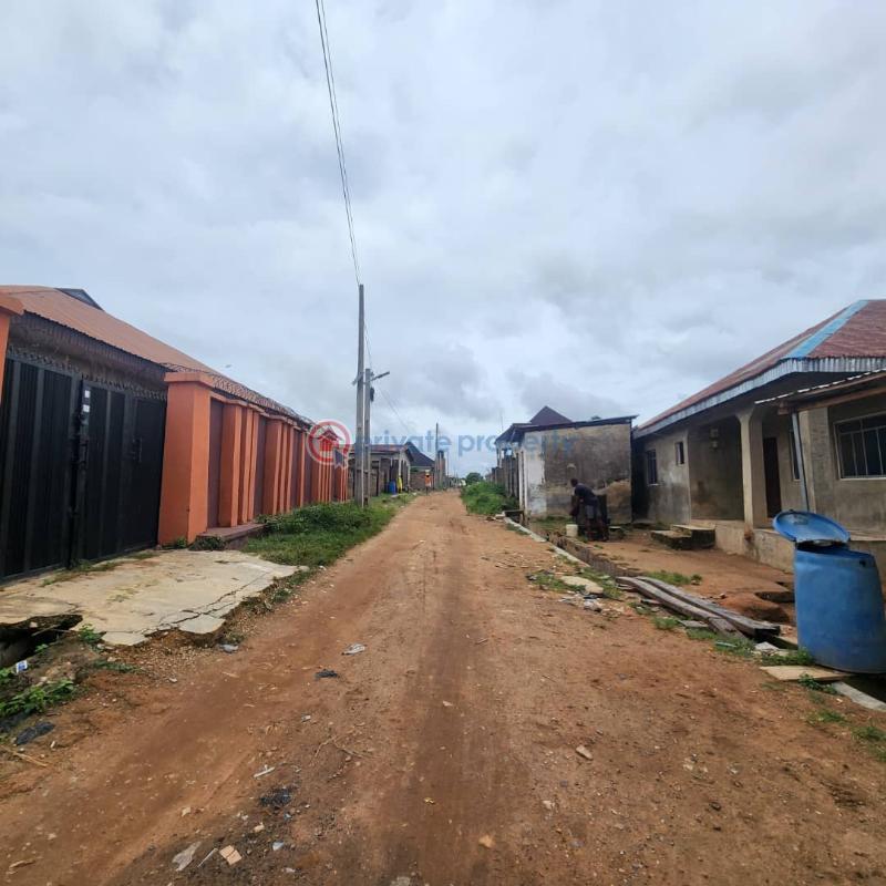 3 bedroom Block Of Flats For Sale Akuru, Elebu, Oluyole Extension Ibadan. Ibadan Oyo - 9