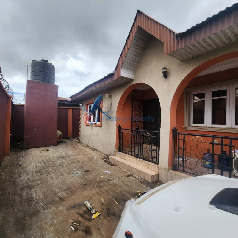3 bedroom Block Of Flats For Sale Akuru, Elebu, Oluyole Extension Ibadan. Ibadan Oyo - 8