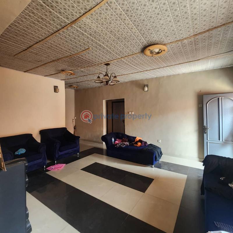 3 bedroom Block Of Flats For Sale Akuru, Elebu, Oluyole Extension Ibadan. Ibadan Oyo - 3