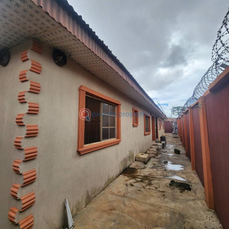 3 bedroom Block Of Flats For Sale Akuru, Elebu, Oluyole Extension Ibadan. Ibadan Oyo - 11
