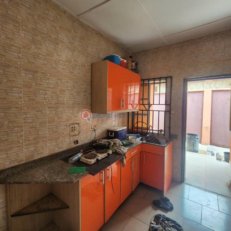 3 bedroom Block Of Flats For Sale Akuru, Elebu, Oluyole Extension Ibadan. Ibadan Oyo - 4