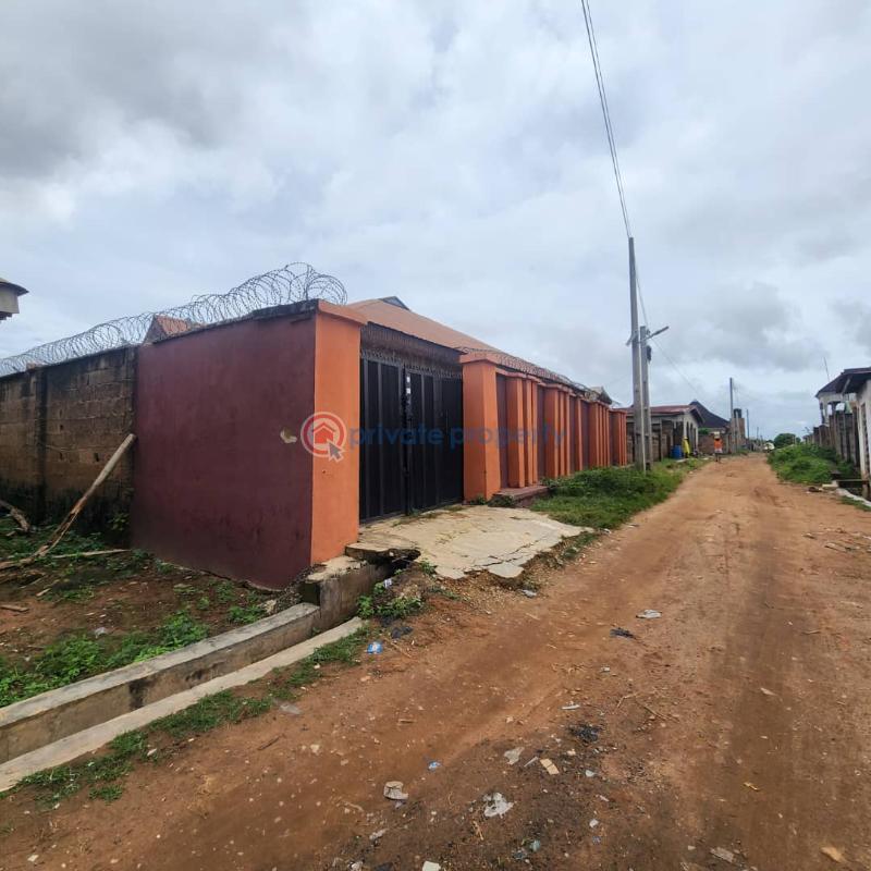 3 bedroom Block Of Flats For Sale Akuru, Elebu, Oluyole Extension Ibadan. Ibadan Oyo - 2