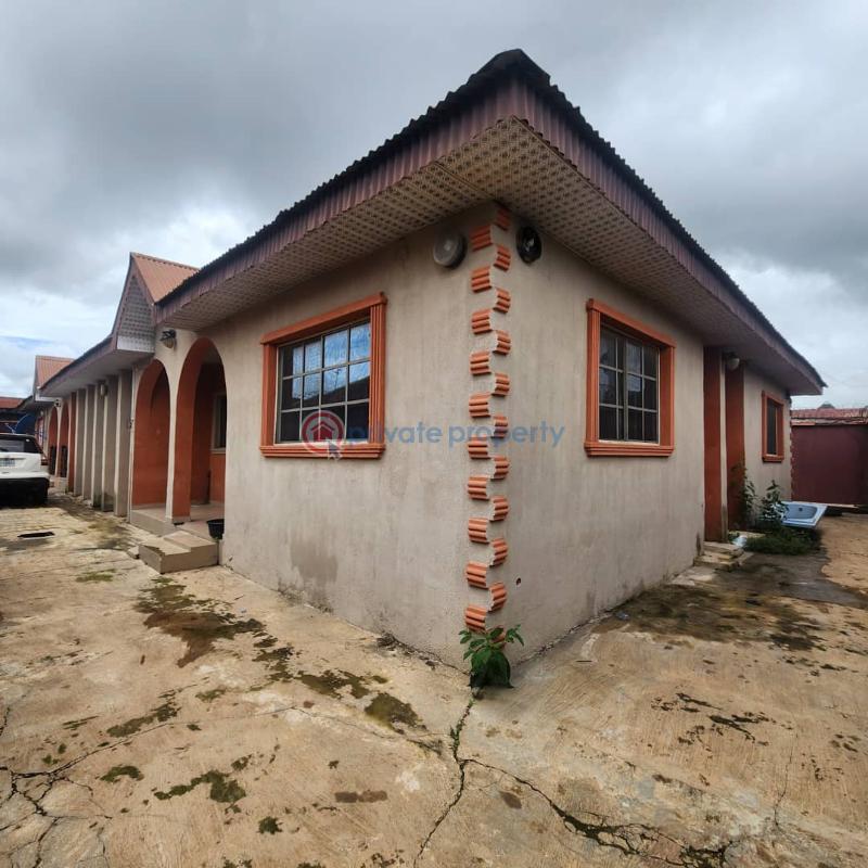 3 bedroom Block Of Flats For Sale Akuru, Elebu, Oluyole Extension Ibadan. Ibadan Oyo - 13