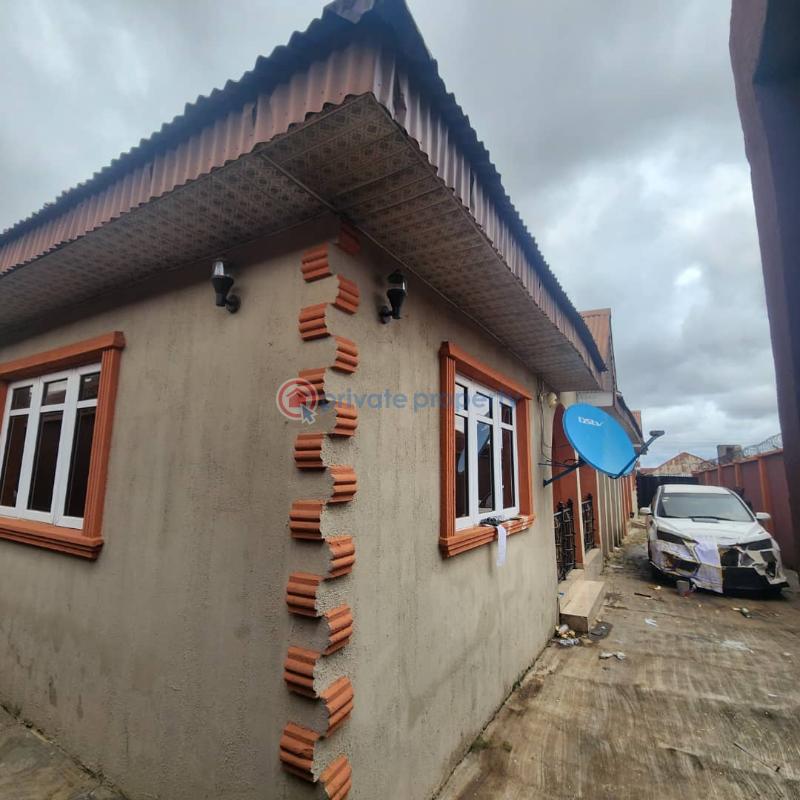 3 bedroom Block Of Flats For Sale Akuru, Elebu, Oluyole Extension Ibadan. Ibadan Oyo - 6