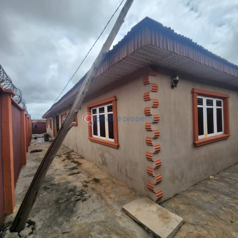 3 bedroom Block Of Flats For Sale Akuru, Elebu, Oluyole Extension Ibadan. Ibadan Oyo - 1