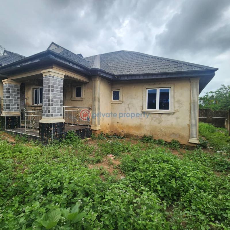 3 bedroom Block Of Flats For Sale Agoro, Before Elenusonso Alafara Ibadan Ibadan Oyo - 0