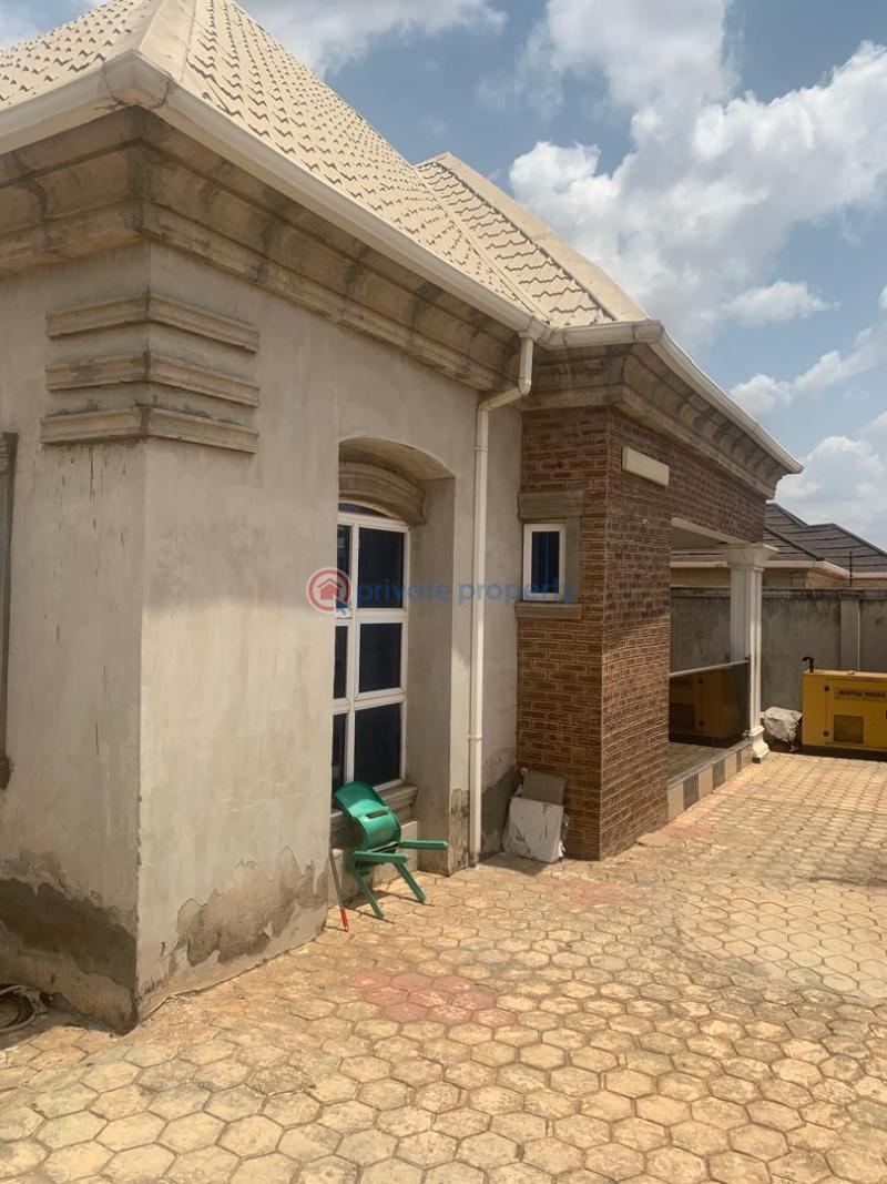 3 bedroom Detached Bungalow For Sale Secure Estate @ Ayegoro Opp Calton Gate Kolapo Ishola Area Ibadan Oyo - 11