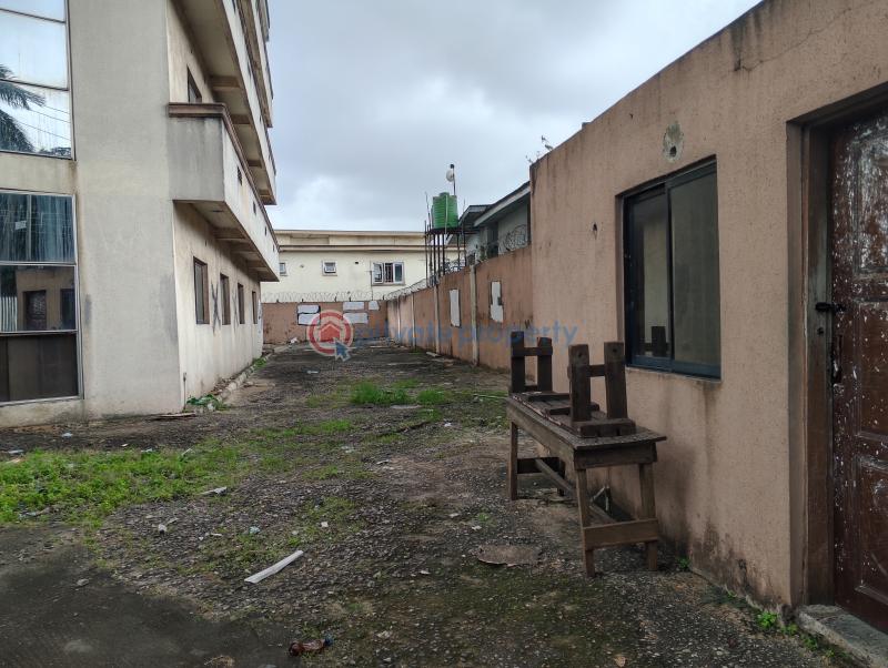 3 floor office complex on major road - 1 10 bedroom Office For Sale Adeniyi Jones Ikeja Lagos - 1