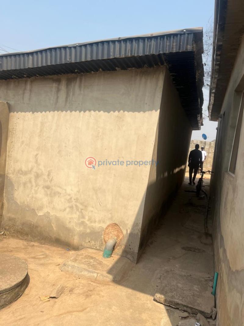2 bedroom Block Of Flats For Sale Olonde, Ologuneru Ibadan Oyo - 2