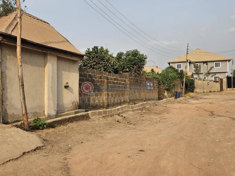 3 bedroom Block Of Flats For Sale Liberty Academi Odo Ona Elewe Off Akala Expressway Ibadan Oyo - 1