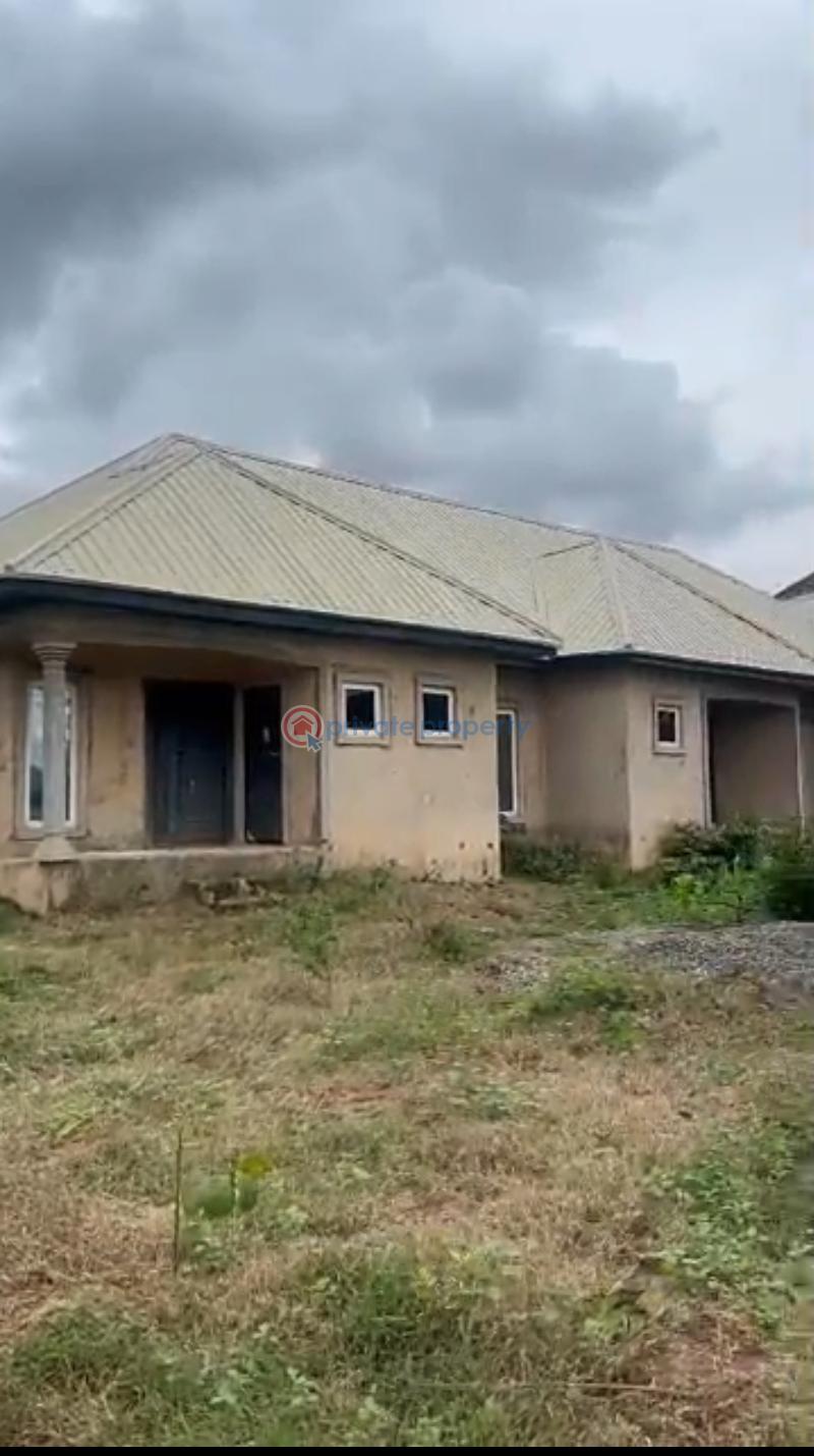 Block Of Flats For Sale Along Redeemed Road, Amagba… Benin Edo - 1