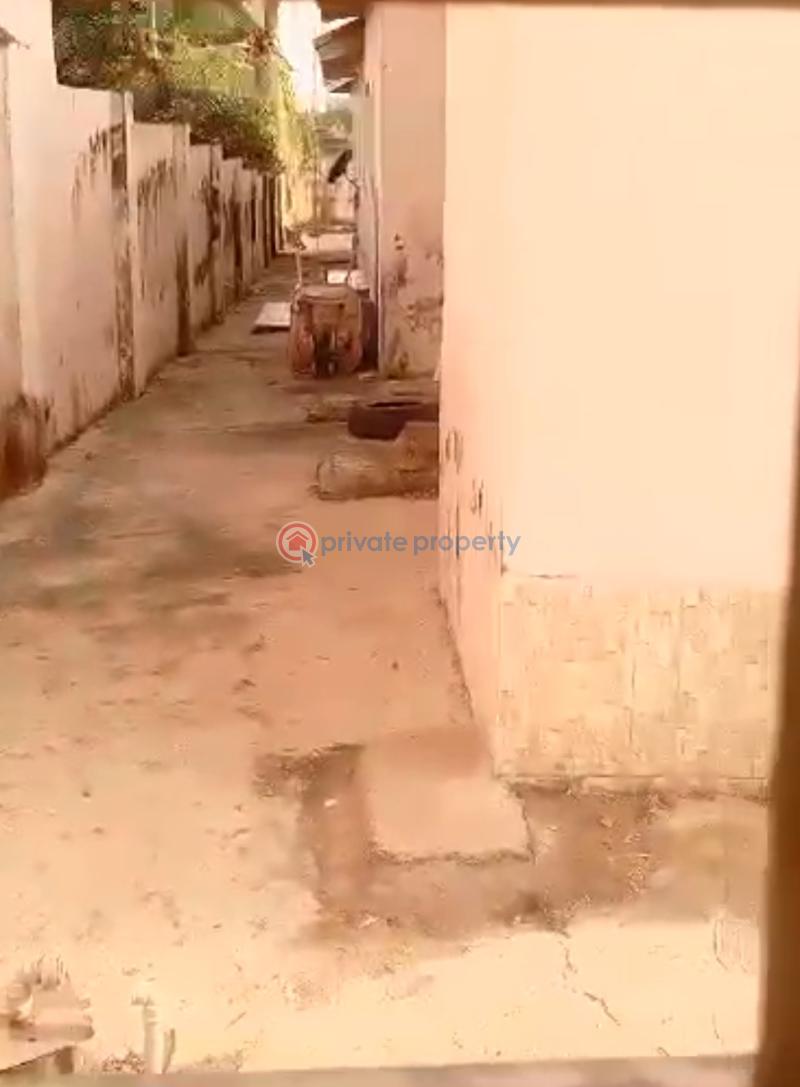 9 bedroom Semi detached Bungalow For Sale Phase 1, Army Estate, Kurudu, Abuja. Kurudu Abuja Phase 4  - 4