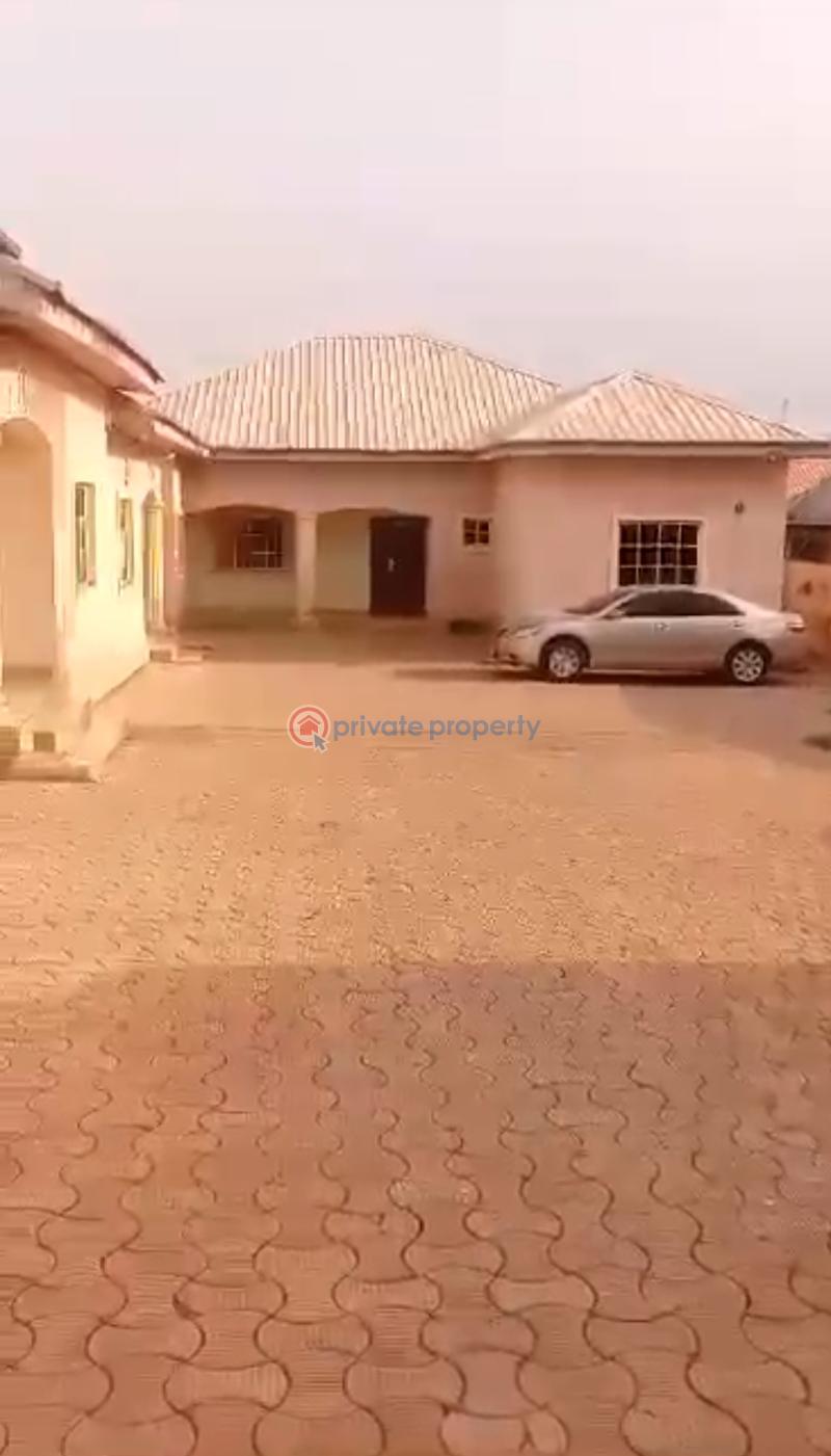 9 bedroom Semi detached Bungalow For Sale Phase 1, Army Estate, Kurudu, Abuja. Kurudu Abuja Phase 4  - 2