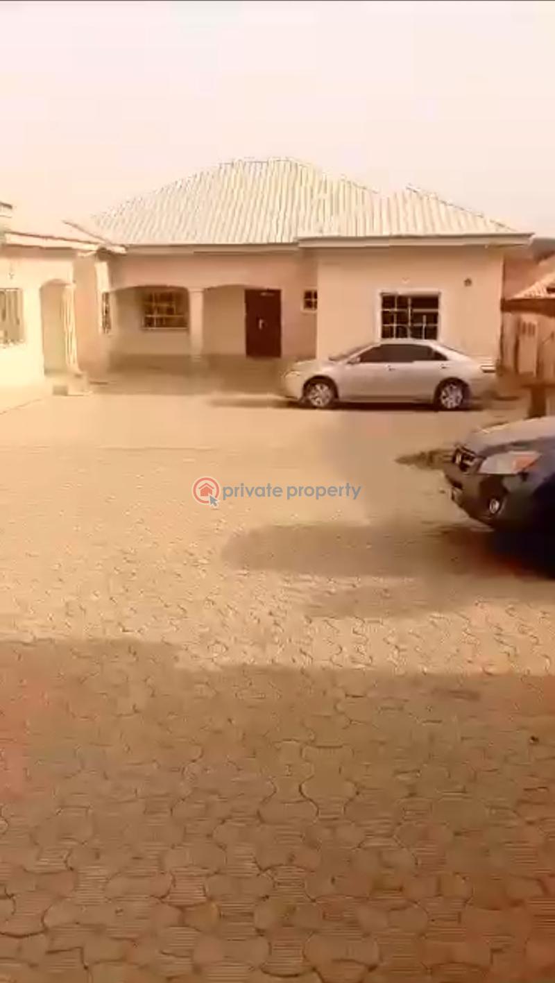 9 bedroom Semi detached Bungalow For Sale Phase 1, Army Estate, Kurudu, Abuja. Kurudu Abuja Phase 4  - 5