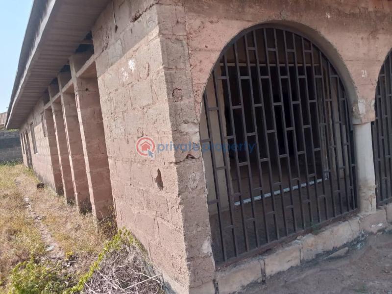 3 units of 3 bedrooms flat at elebu idihun in the back of banuso blocks has 3 toilets each fence in three ways. net 15m - 1 3 bedroom Bungalow For Sale Banuso Elebu Ibadan Oyo - 1