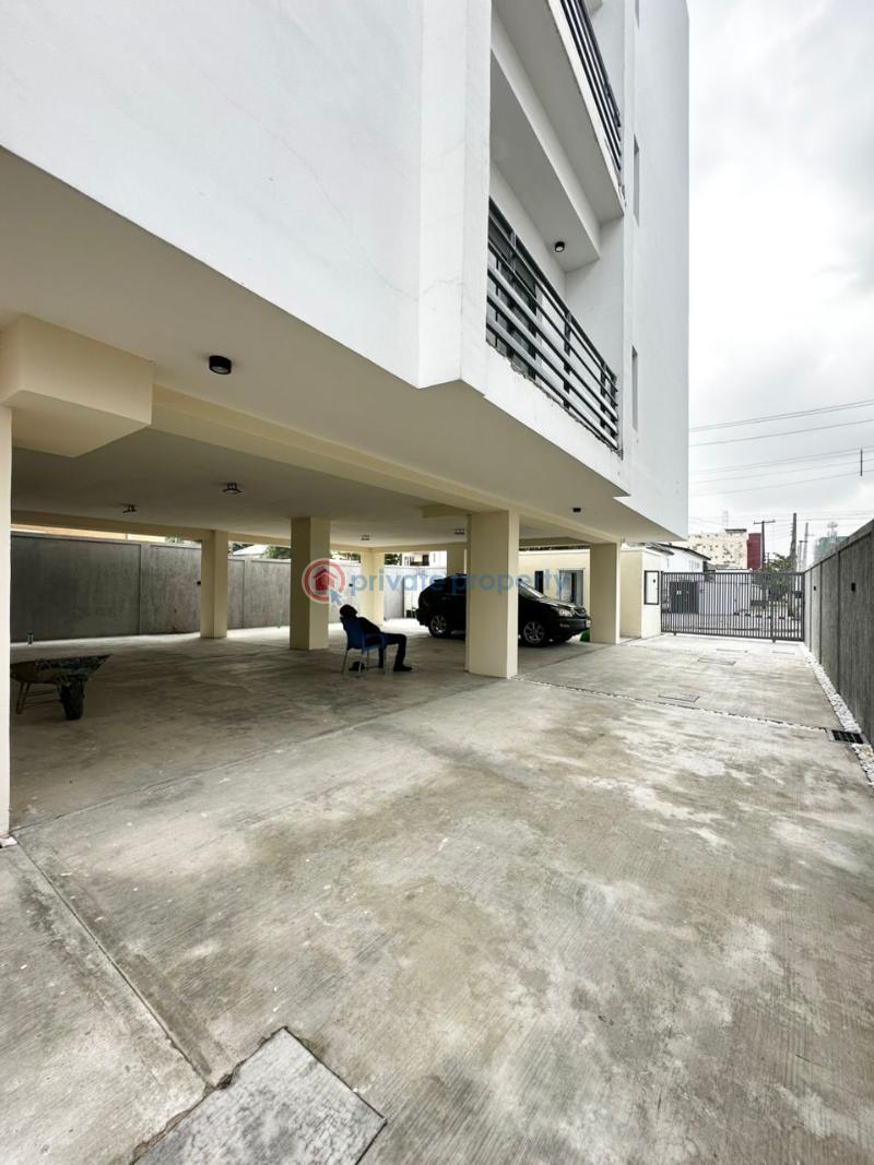3 units of a nice 3 bedroom apartments with rooftop swimming pool - 3 3 bedroom Shared Apartment For Rent Lekki Phase 1 Lagos - 3