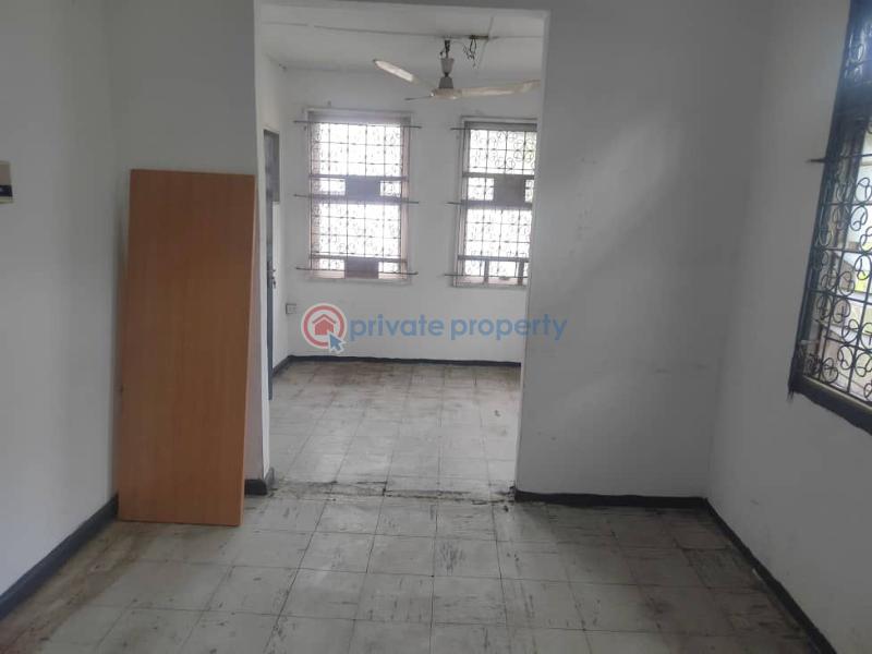 3 bedroom Block Of Flats For Rent Alagomeji Yaba Lagos - 3