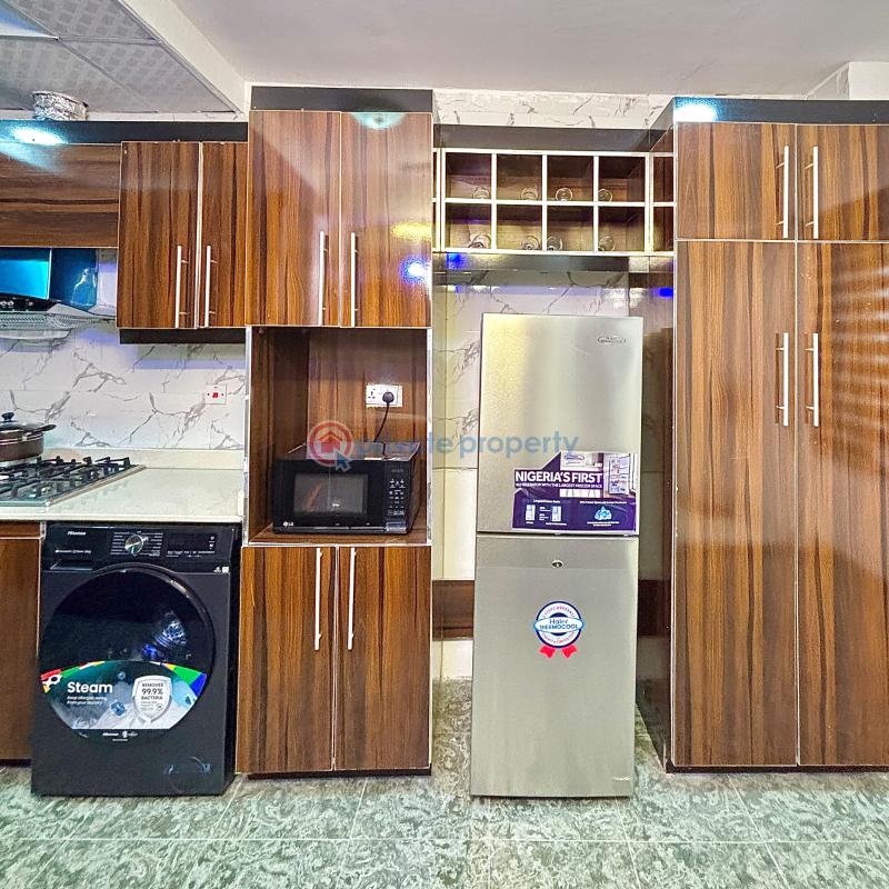 3 bedroom Flat & Apartment Short let New Road Lekki Phase 2 Lagos - 9