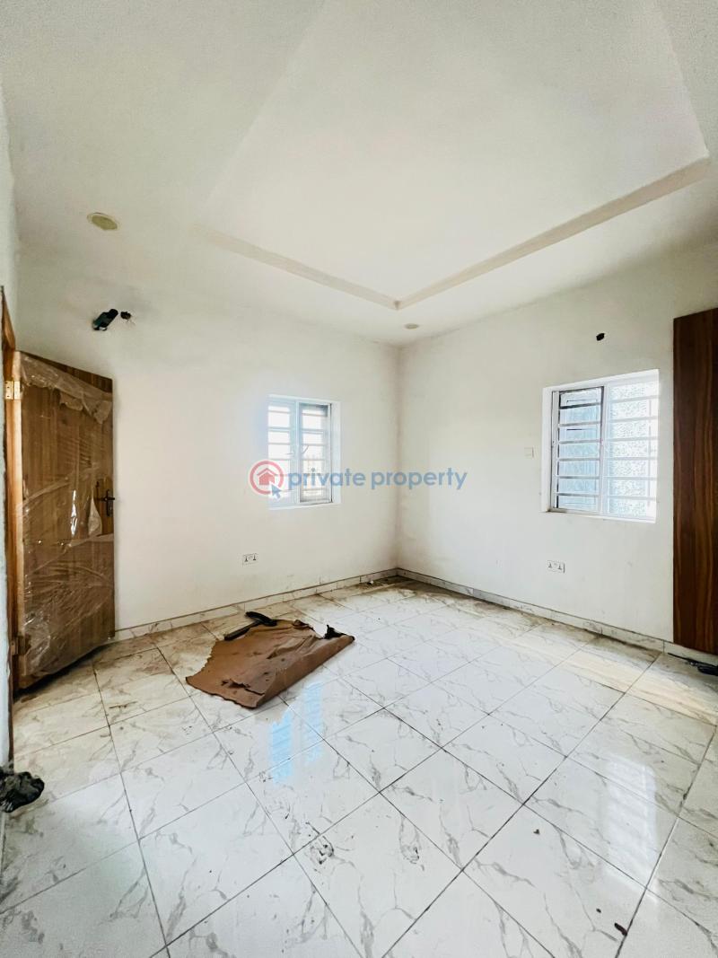 3 bedroom Block Of Flats For Sale Obanikoro Shomolu Lagos - 3