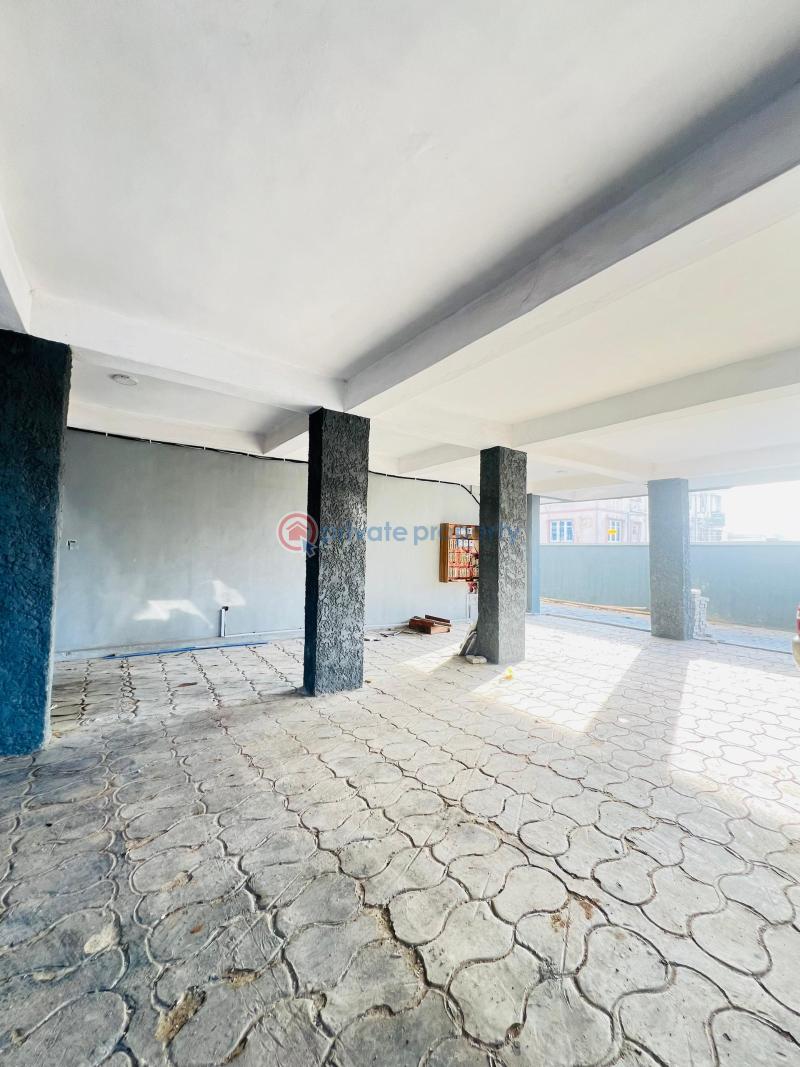 3 bedroom Block Of Flats For Sale Obanikoro Shomolu Lagos - 1
