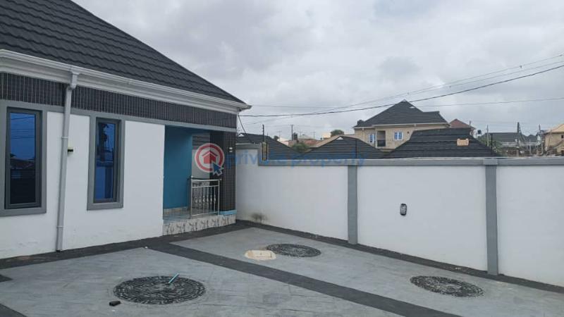 3 bedroom Bungalow For Sale Hassan Block Akuru Elebu Akala Express Ibadan Oyo - 3