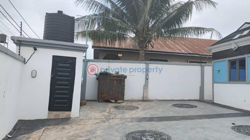 3 bedroom Bungalow For Sale Hassan Block Akuru Elebu Akala Express Ibadan Oyo - 2
