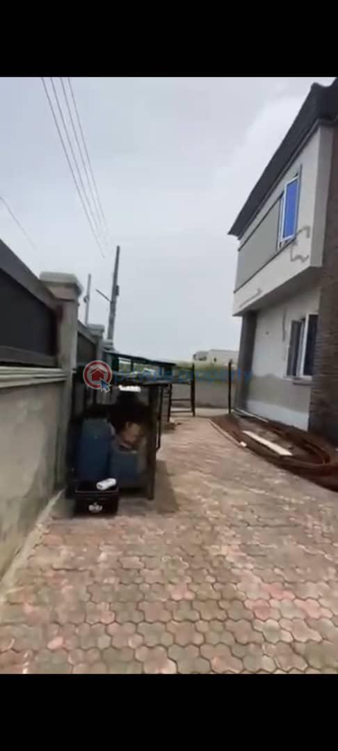 3 bedroom Detached Duplex For Sale Sholuyi Gbagada Lagos - 3