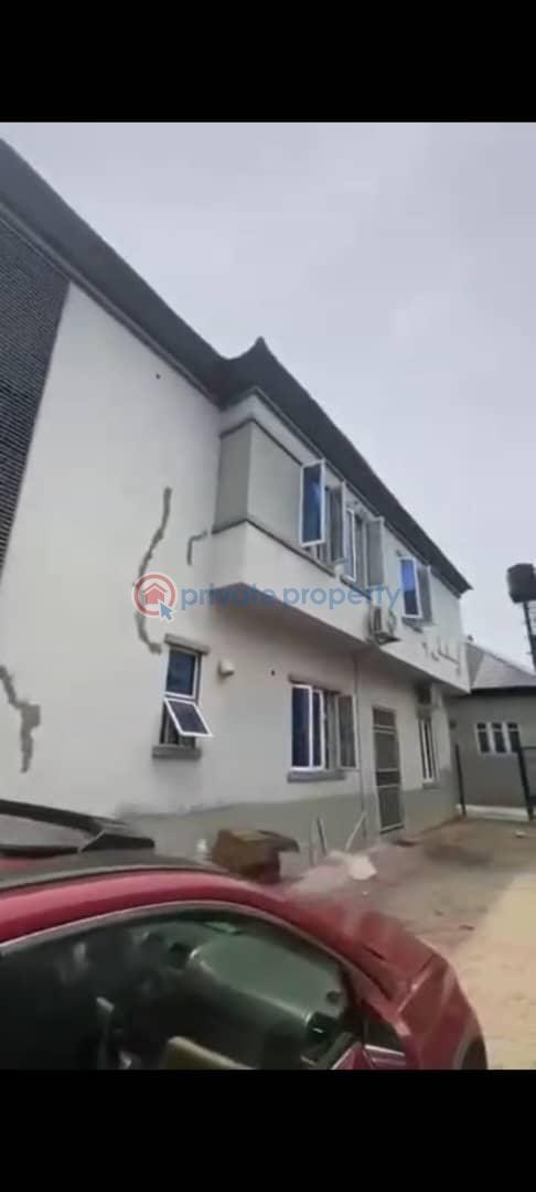 3 bedroom Detached Duplex For Sale Sholuyi Gbagada Lagos - 4