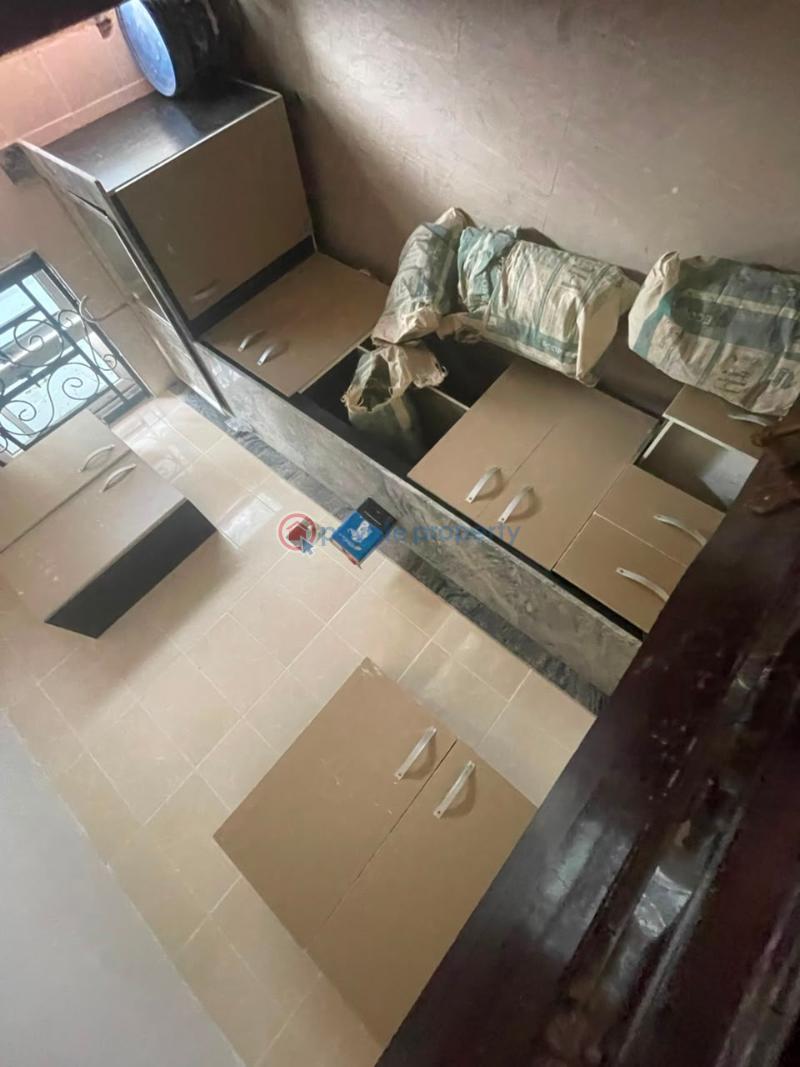 3 bedroom Block Of Flats For Rent Premier Estate, Akuru Elebu Akala Express Ibadan Oyo - 2
