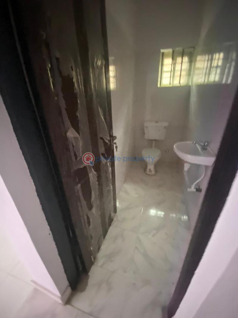 3 bedroom Block Of Flats For Rent Esther Port Avenue Sholuyi Ifako-Gbagada Lagos - 19