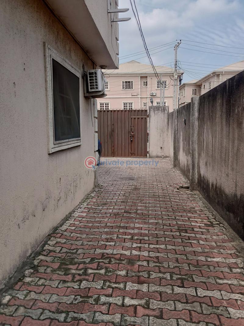 3 bedroom Block Of Flats For Rent Esther Port Avenue Sholuyi Ifako-Gbagada Lagos - 17