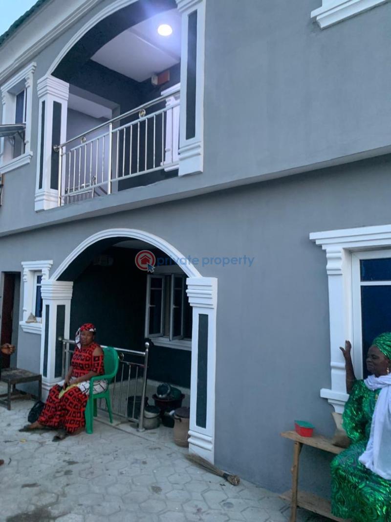 3 bedroom Block Of Flats For Rent Ilu Tuntun, Along Asunle Off Tipper Garage, Akala Express Ibadan Oyo - 1