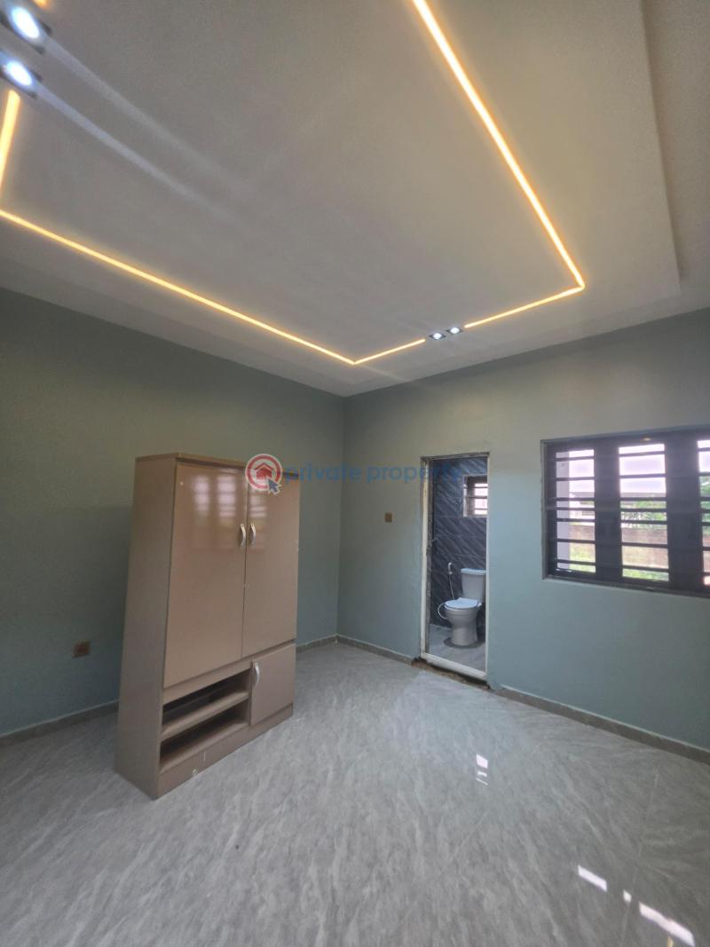 3 bedroom Bungalow For Rent I Cast Area, Elebu Akala Express Ibadan Oyo - 0