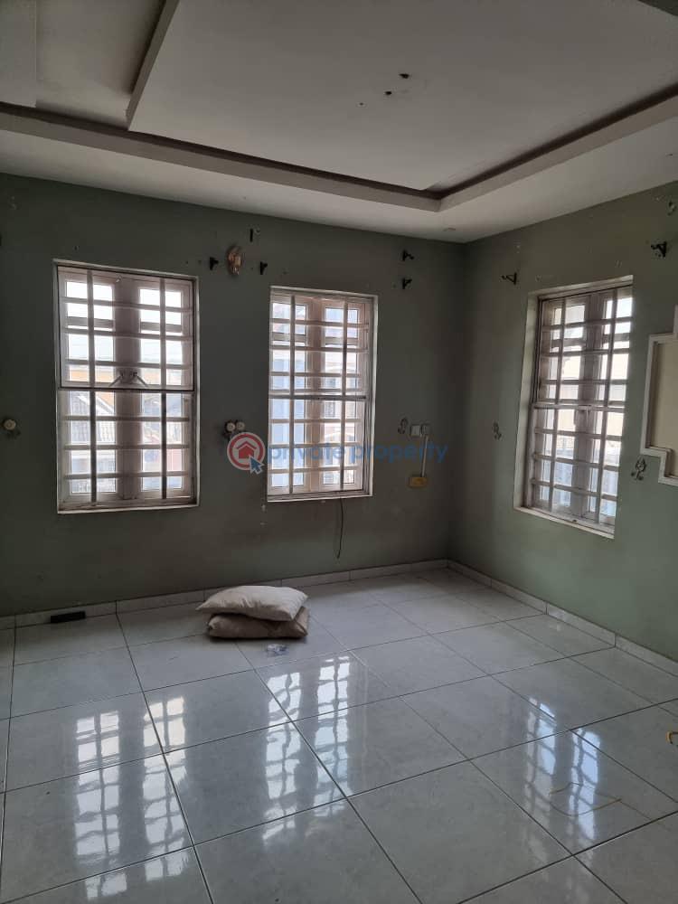 3 bedroom Block Of Flats For Rent Akoto Estate,elebu Akala Express Ibadan Oyo - 4