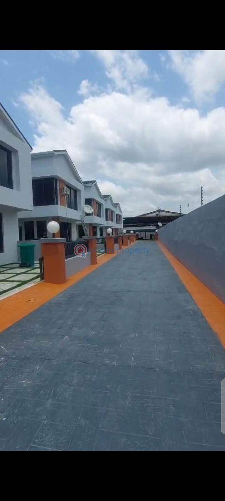 3 bedroom Detached Duplex For Sale Surulerre Off Bode Thomas Street. Bode Thomas Surulere Lagos - 1