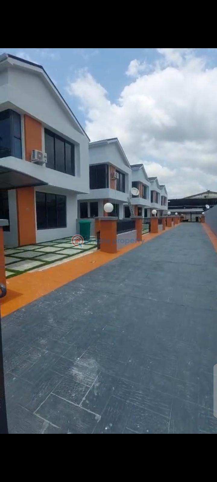 3 bedroom Detached Duplex For Sale Surulerre Off Bode Thomas Street. Bode Thomas Surulere Lagos - 0