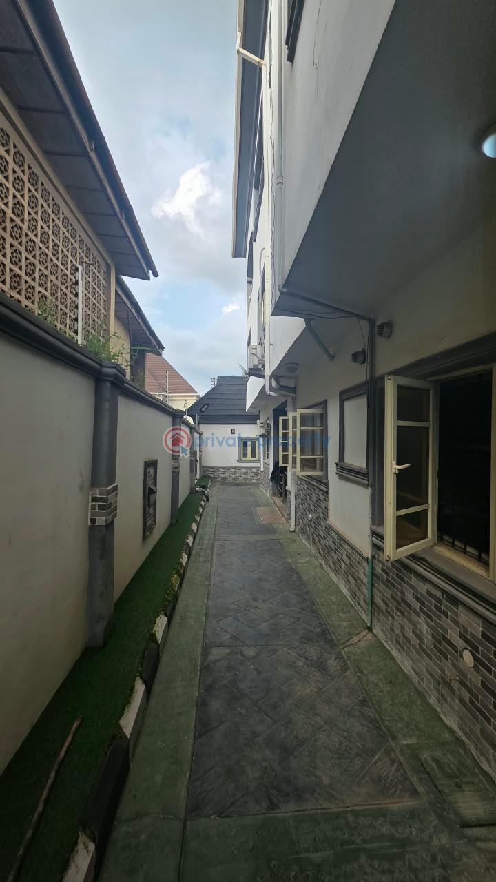 House For Rent At Ogo Oluwa Estate Opposite Bovas Station. Akobo Ibadan Oyo - 5